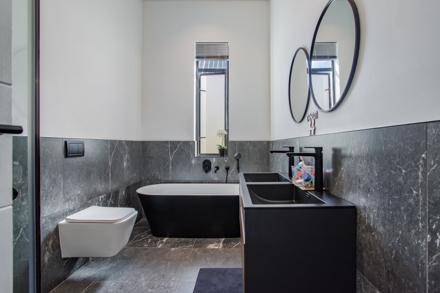 5 Bedroom Property for Sale in Val De Vie Estate Western Cape